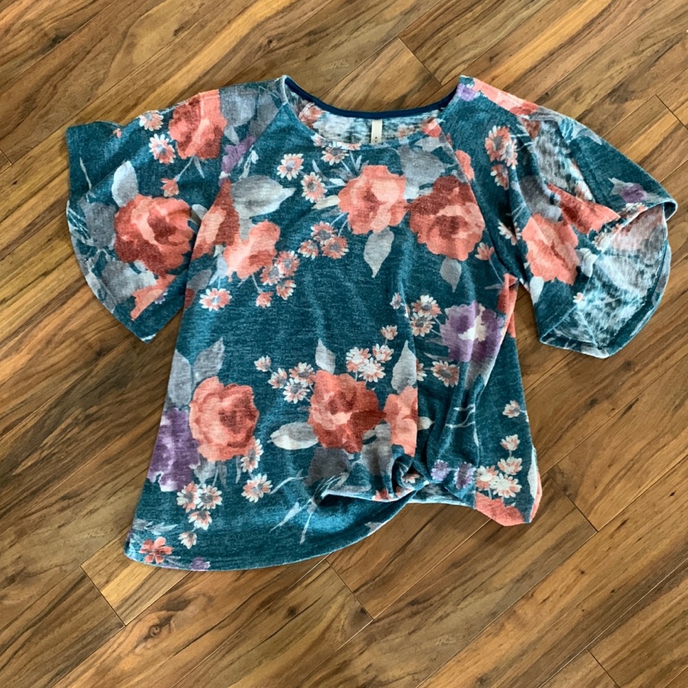 Floral top by Gilli